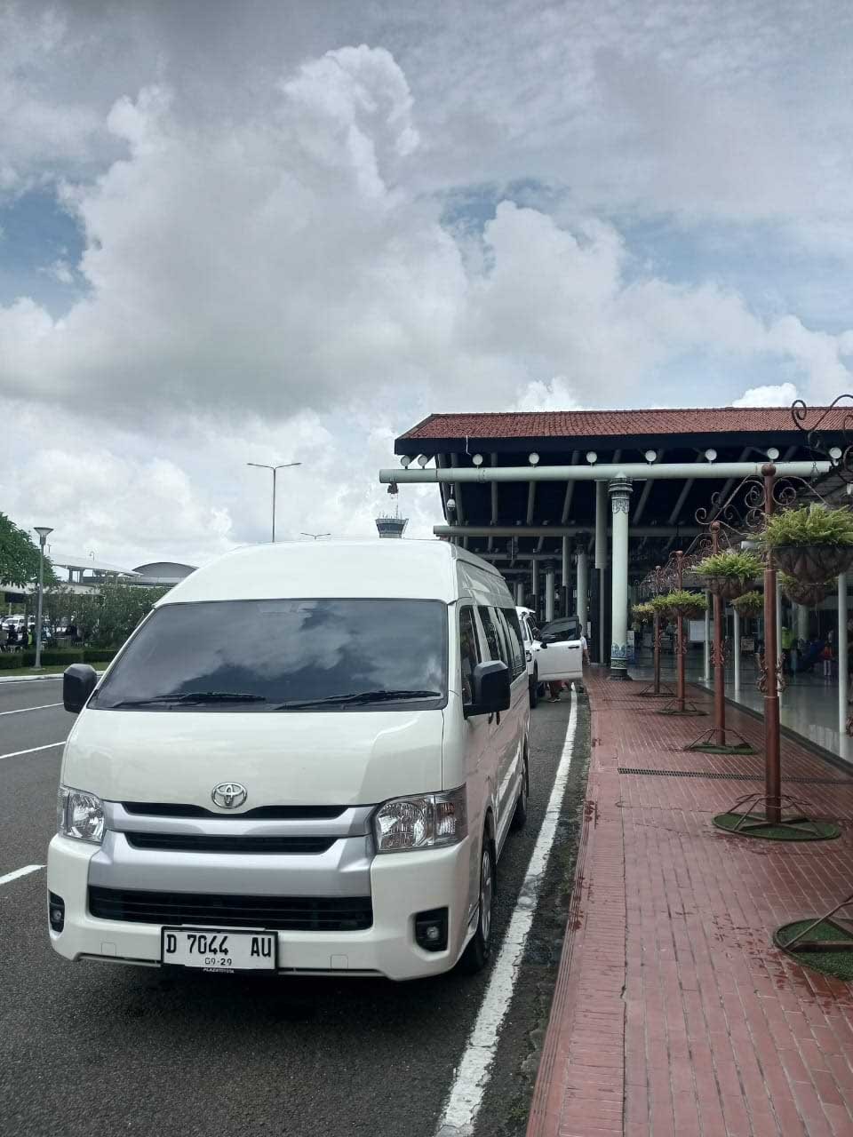 galeri sewa hiace bandung (7) galeri sewa hiace bandung (7)